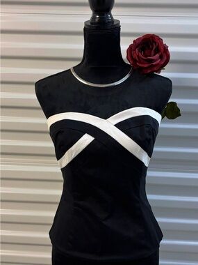 🌺White House Black Market Black Strapless Top corcet white Crossover Trim 10